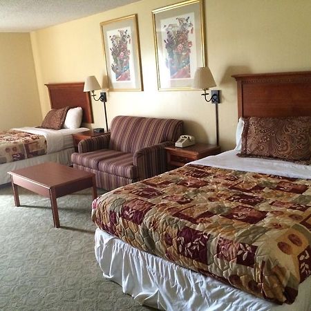Plaza Hotel And Suites 派恩布拉夫 外观 照片