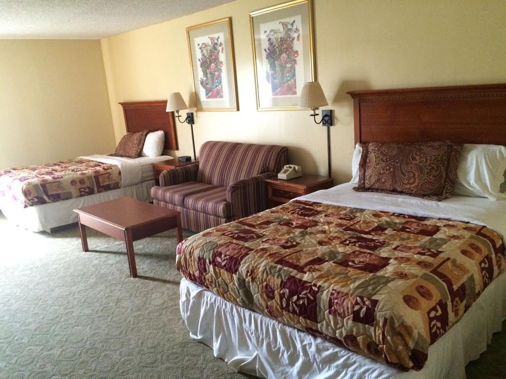 Plaza Hotel And Suites 派恩布拉夫 外观 照片