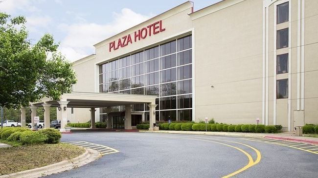 Plaza Hotel And Suites 派恩布拉夫 外观 照片