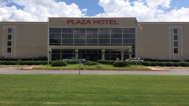 Plaza Hotel And Suites 派恩布拉夫 外观 照片